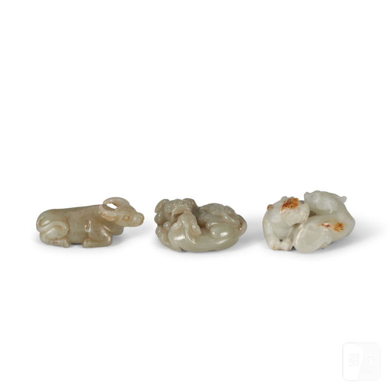 二十世紀 青玉瑞獸三件 | THREE CELADON JADE CARVINGS OF ANIMALS - 图3
